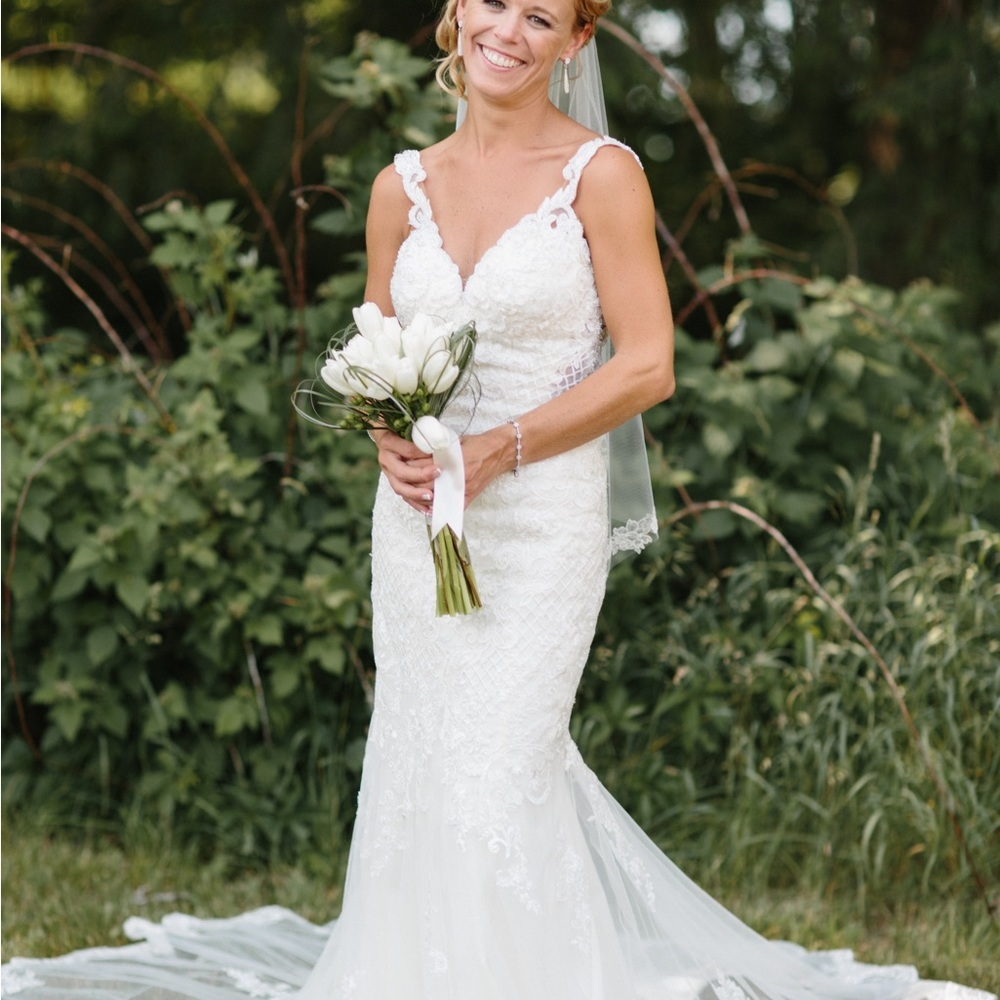 2018 Stella York wedding dress; sz. 6-altered; bride is 5' 2" with 2 1/4" heels…